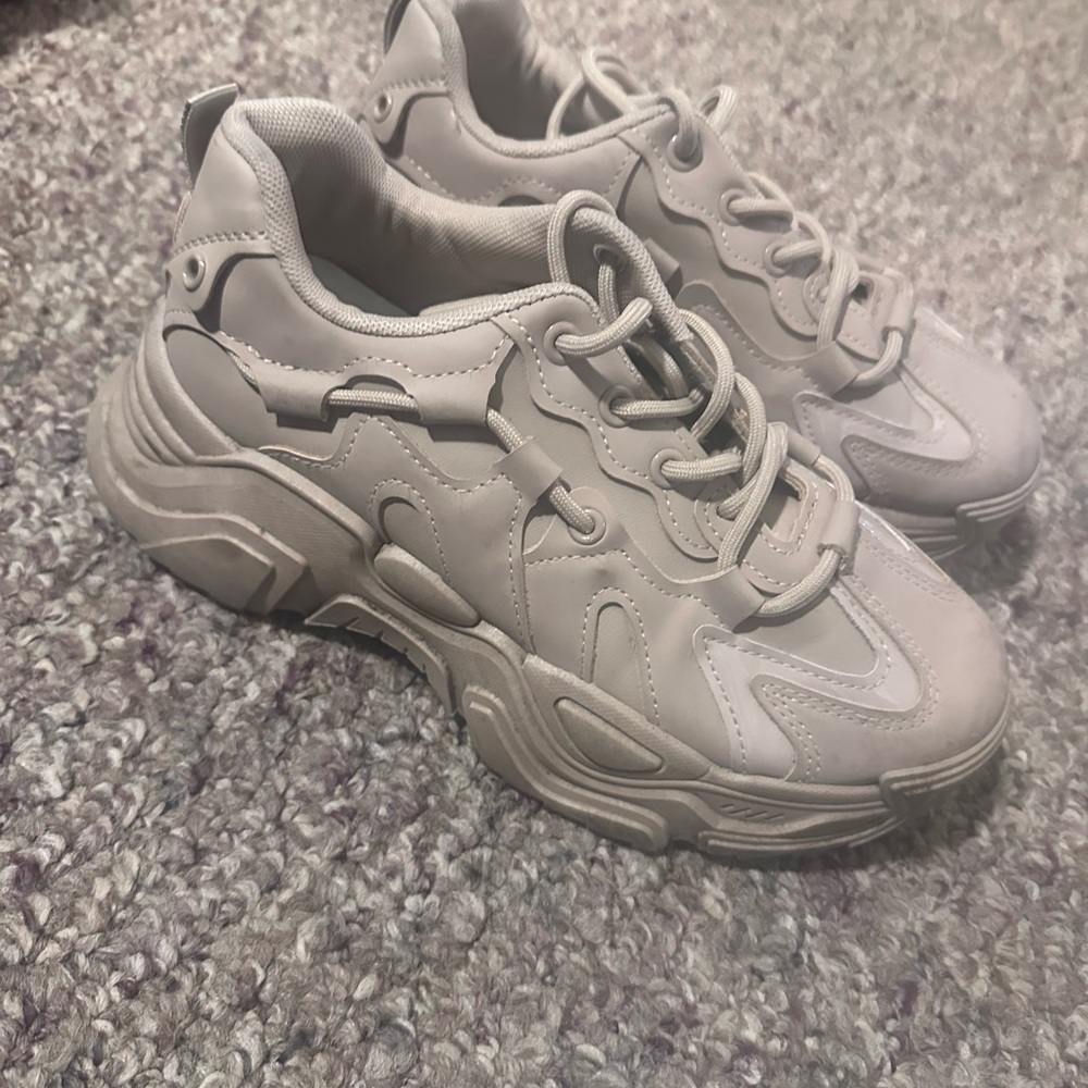 Chunky cream colored Sneakers